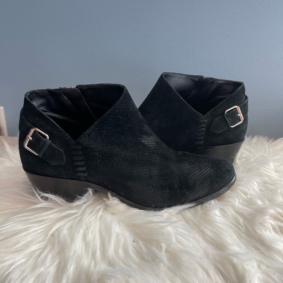 VINCE CAMUTO Women's Ankle Booties Parveen Suede Buckle Black Size 8.5 Shoes - Picture 2 of 8
